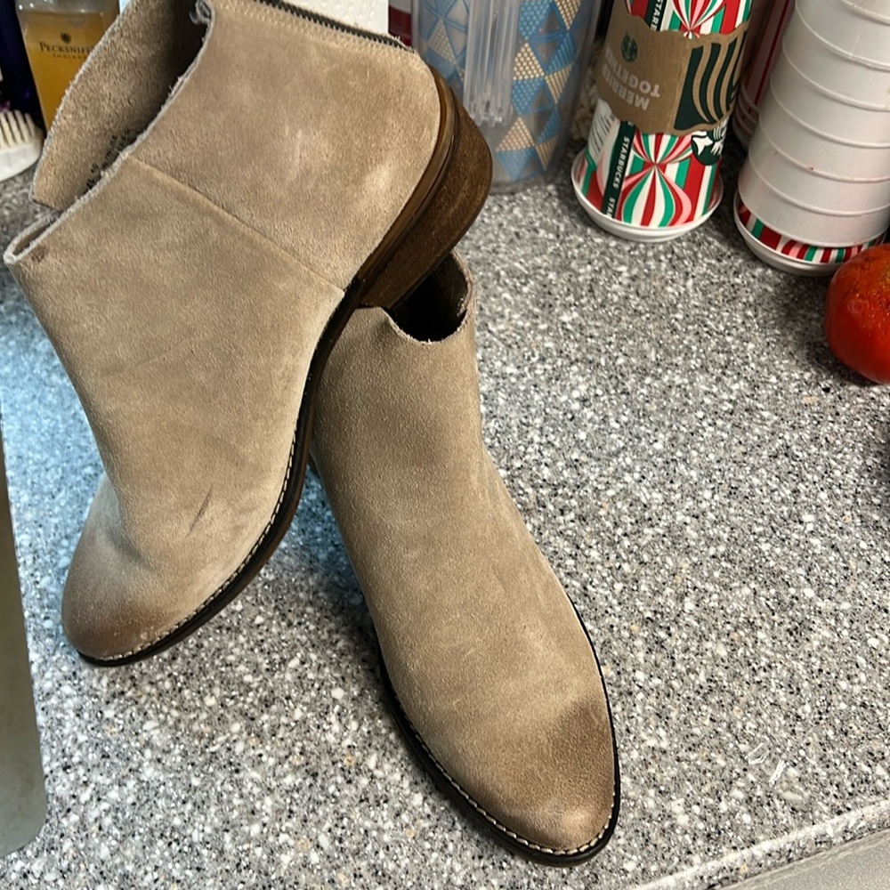 Ladies tan boots, Size 10